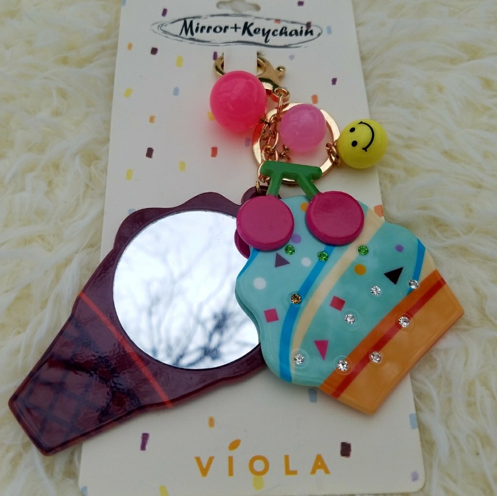 Soft serve mirror key chain - Picture 3 of 3